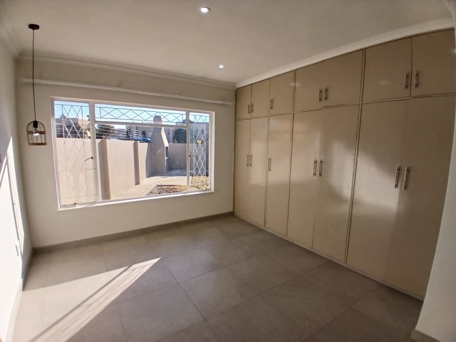 To Let 4 Bedroom Property for Rent in Pellissier Free State